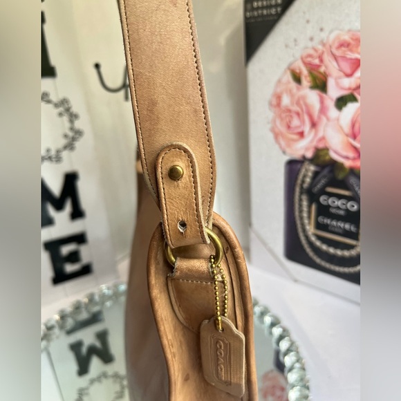 are Vintage 1475 tan leather shoulder bag - Picture 9 of 14